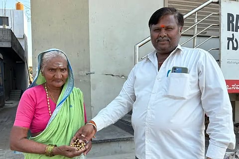 The farmer returned the gold that his grandmother had lost