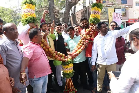 beluru Gopalakrishna feliciate