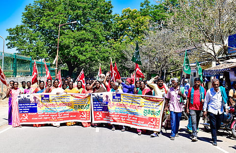 farmer labor and laborer organizations Protest mandya