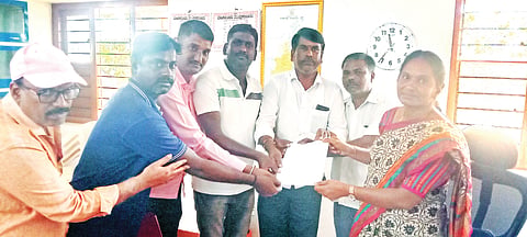 ಸಮುದಾಯ ಭವನ ನಿರ್ಮಾಣಕ್ಕೆ ಮನವಿ