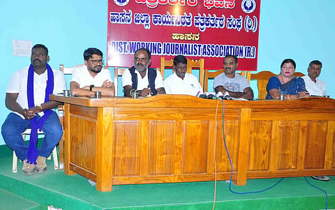 ದಲಿತರ ಸಮಸ್ಯೆಯನ್ನ ಕೇಳದ ಡಿಸಿ,ಎಸ್ಪಿ ದಲಿತ ಮುಖಂಡ ಆಕ್ರೋಶ್