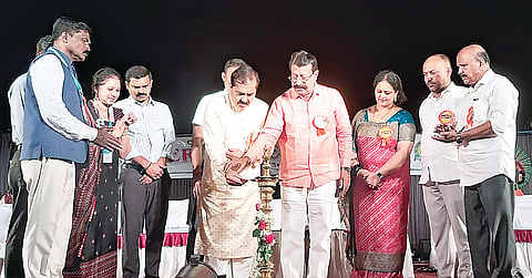 ವಿದೇಶಿ ವ್ಯಾಮೋಹ ತೊರೆಯಿರಿ