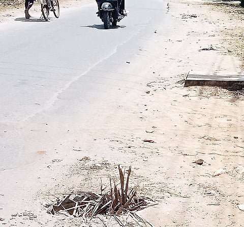 ಮ್ಯಾನ್‌ಹೋಲ್ ಕುಸಿದು ಸಮಸ್ಯೆ