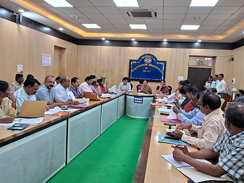 ಚೆಕ್‌ಪೋಸ್ಟ್ ತಪಾಸಣೆ ಬಿಗಿಗೊಳಿಸಲು ಜಿಲ್ಲಾಧಿಕಾರಿ ಸೂಚನೆ