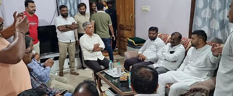 ಸಂಸದ ಪ್ರಜ್ವಲ್ ನಗರದ ಹಲವು ಬಿಜೆಪಿ ಮುಖಂಡರ ಮನೆಗೆ ಭೇಟಿ: ಬೆಂಬಲಕ್ಕೆ ಮನವಿ