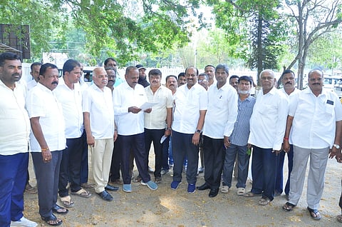 ಜೆಡಿಎಸ್ ಪಕ್ಷದಿಂದ ಜಿಲ್ಲಾಧಿಕಾರಿ ಕಚೇರಿಯ ಎದುರು ಪ್ರತಿಭಟನೆ