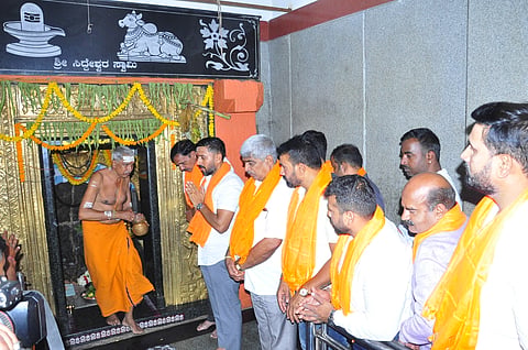 ಕಿರಣ್‌ಗೌಡ ನಾಮಪತ್ರಕ್ಕೆ ನಗರದ ವಿವಿಧ ದೇವಾಲಯದಲ್ಲಿ ಪೂಜೆ