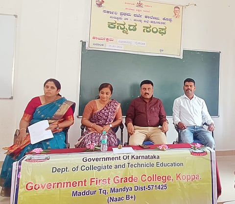 ಮದ್ದೂರು ತಾಲೂಕಿನ ಕೊಪ್ಪದ ಸರ್ಕಾರಿ ಪ್ರಥಮ ದರ್ಜೆ ಕಾಲೇಜಿನಲ್ಲಿ ಕನ್ನಡ ವಿಭಾಗ ಹಾಗೂ ಐಕ್ಯುಎಸಿ ವತಿಯಿಂದ ವಿಶೇಷ ಉಪನ್ಯಾಸ ಕಾರ್ಯಕ್ರಮ ಹಮ್ಮಿಕೊಳ್ಳಲಾಗಿತ್ತು. ಡಾ.ಅಣ್ಣಯ್ಯ ತೈಲೂರು, ಡಾ.ತ್ರಿವೇಣಿ, ಡಾ.ಉಮೇಶ್, ಡಾ.ಭಾರತಿ ಇದ್ದರು.