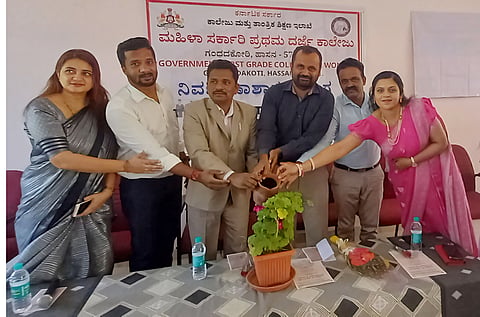 ಸರ್ಕಾರಿ ಉದ್ಯೋಗಕ್ಕಾಗಿ ಕಾಯುವ ಬದಲು ಸ್ವ ಉದ್ಯೋಗವನ್ನು ಆರಂಭಿಸಿ:ಡಾ.ಎಚ್.ಎನ್. ಹರೀಶ್ ಕರೆ