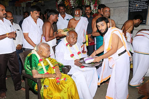 ಮಾವಿನಕೆರೆ ಬೆಟ್ಟದ ಸನ್ನಿಧಿಯಲ್ಲಿ 2 ದಿನದಿಂದ ಪೂಜೆಯಲ್ಲಿ ನಿರತರಾದ ಎಚ್.ಡಿ. ದೇವೇಗೌಡರು