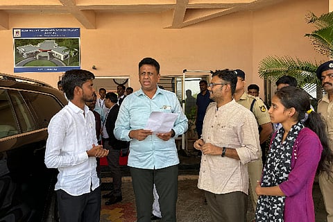 ABVP VISIT MINISTER SUDHAKAR