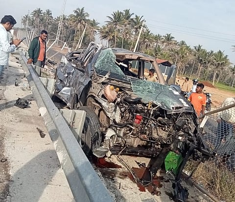 Bangalore-Mysore highway Car accident mandya
