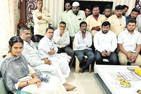 Discussion with leaders and workers