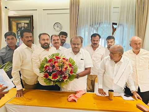HDK met businessman Mahalingegowda Mandya