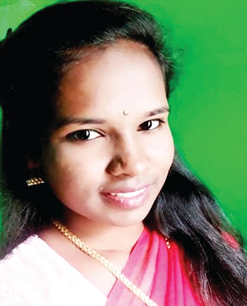 ಯುವತಿ ಆತ್ಮಹತ್ಯೆ