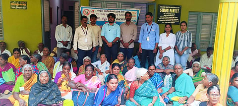 HUN-MAR-20-2(EYE CAMP AT DEED)