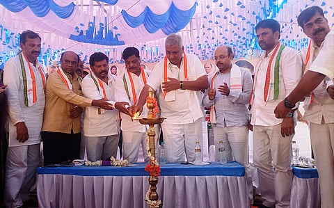 HUN-MAR-30-4(CONGRESS MEETING)