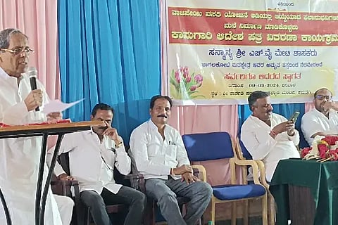 MLA HY Meti, Vajpayee Housing Scheme, Work Order Letter to Beneficiaries, Kamatagi