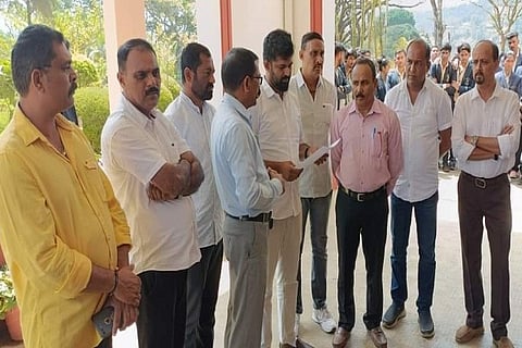 MP Pratap Simha visits the sit-in site