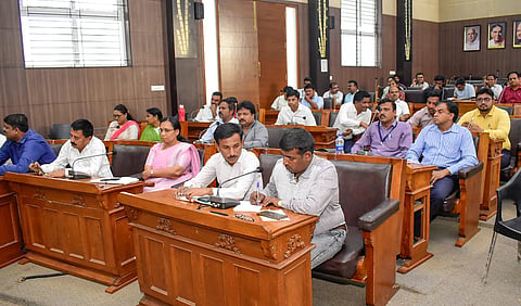Minister meeting on guarantee convention mandya