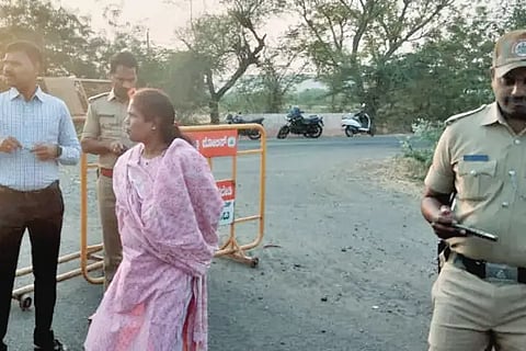 Officials surprise visit to checkposts