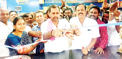 ಮಳಿಗೆಯ ಪ್ರಯೋಜನ ಪಡೆದುಕೊಳ್ಳಿರಿ