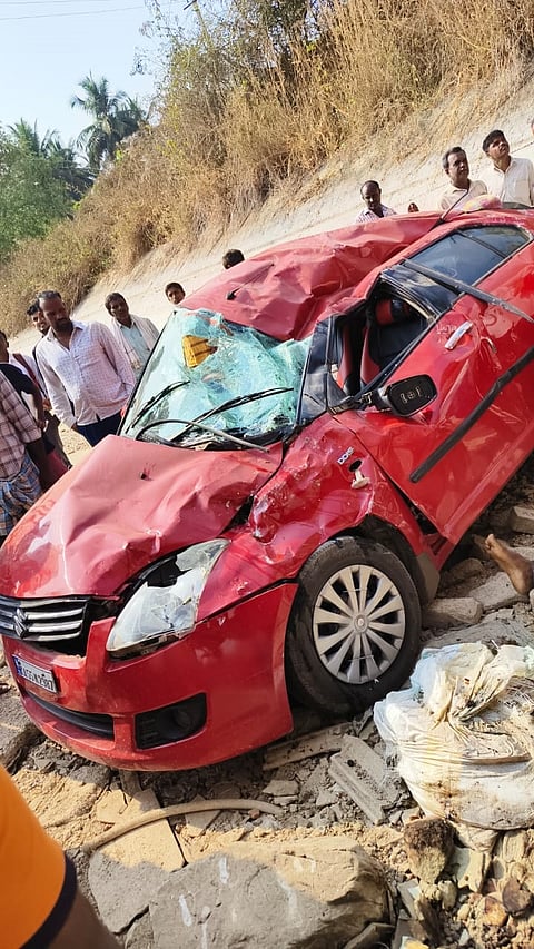 Youth dies in accident mandya