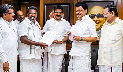 dmk- congress