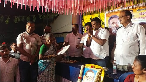hakku patra vitarane mandya