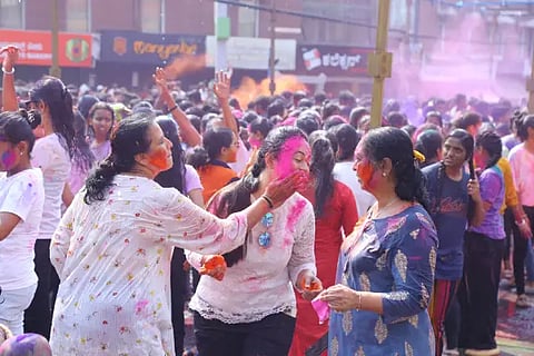 holi