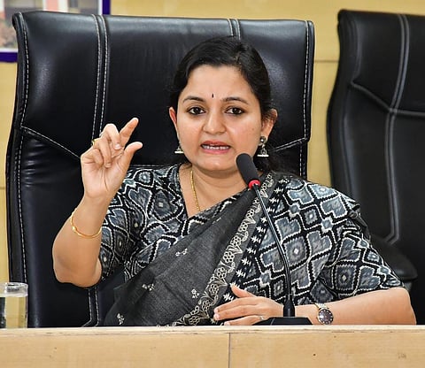 1 Dwd 1 Divya prabhu