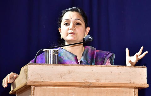 1 Dwd 6 Divya prabhu