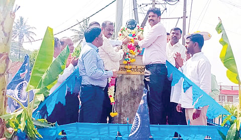 ಅಂಬೇಡ್ಕರ್ ಆದರ್ಶ ಮೈಗೂಡಿಸಿಕೊಳ್ಳಿರಿ