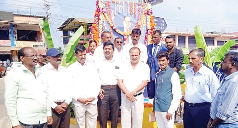 ತತ್ವ ಸಿದ್ಧಾಂತ ಅಳವಡಿಸಿಕೊಳ್ಳಿ