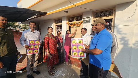 ಮತದಾನ ದಿನದ ಜಾಗೃತಿಗೆ ಮನೆ ಬಾಗಿಲಿಗೆ ಸ್ಟಿಕ್ಕರ್