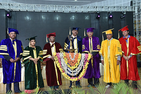ಹೊಸ ವೈದ್ಯರಿಗೆ ಗ್ರಾಮೀಣ ಪ್ರದೇಶಗಳಲ್ಲಿ ಕೆಲಸ ಮಾಡಲು ಹೆಚ್ಚು ಒತ್ತು ನೀಡಬೇಕು