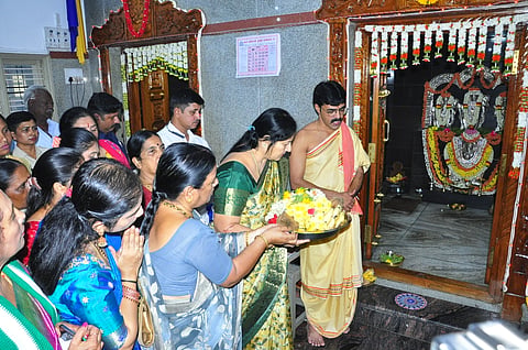 ಮಗನ ಪರ ಪ್ರಚಾರ ಆರಂಭಿಸಿದ ಭವಾನಿ ರೇವಣ್ಣ