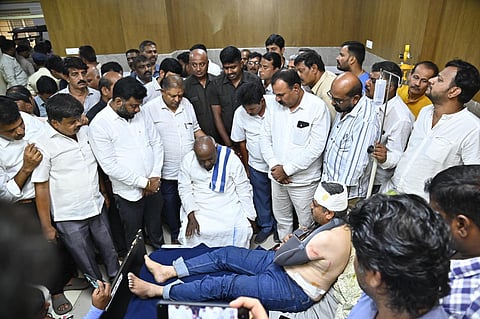 ತಪ್ಪಿತಸ್ಥರಿಗೆ ಶಿಕ್ಷೆ ಆಗಲೇಬೇಕು:ಐನೆಟ್ ವಿಜಿ ಆರೋಗ್ಯ ವಿಚಾರಿಸಿ ಎಚ್.ಡಿ. ದೇವೇಗೌಡ