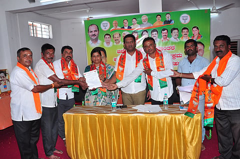 Bjp Raytha Morcha Meeting Mandya