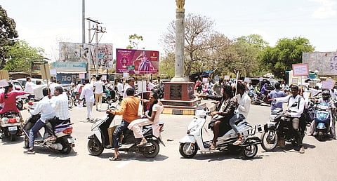 HUN-APR-3-3(BIKE RALLY BY HANDICAPED)