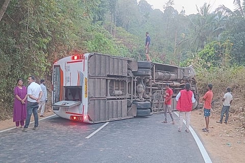Overturned bus in Jodupala