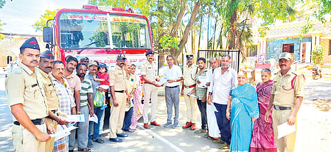 ಶ್ರೀರಂಗಪಟ್ಟಣದ ಪುರಸಭೆ ಕಾರ್ಯಲಯದ ಮುಂಭಾಗ ಸೋಮವಾರ ಅಗ್ನಿಶಾಮಕ ಸಪ್ತಾಹ ಆಚರಿಸಲಾಯಿತು.