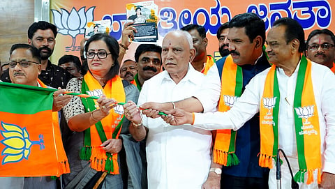 Sudhee_MP_Sumalatha_Joins_BJP_@_BJP_Office (6)