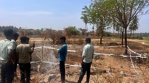 Two injured by acid mandya
