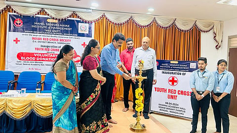 mng-17apri-red cross