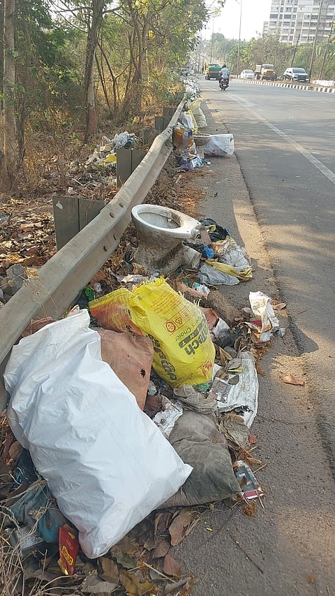 mng--7 april Highway garbage 3