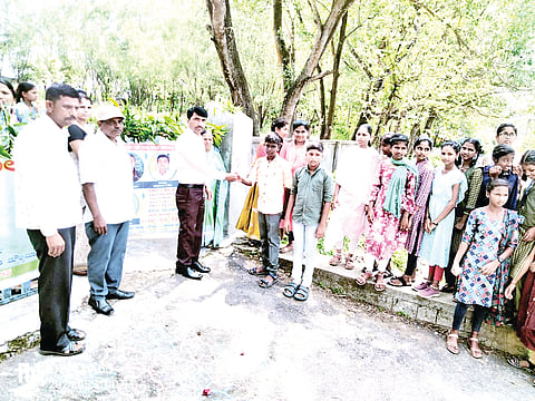 ಖುಷಿಯಿಂದ ಶಾಲೆಯತ್ತ ಹೆಜ್ಜೆ ಹಾಕಿದ ವಿದ್ಯಾರ್ಥಿಗಳು