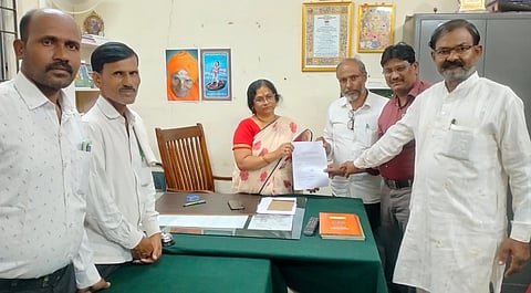 labour union memorandum submission to labour officer in koppal