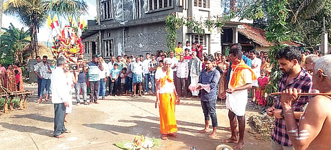 ಸಂಭ್ರಮದಿಂದ ಜರುಗಿದ ಬಸವೇಶ್ವರ ದೇವರ ಉತ್ಸವ