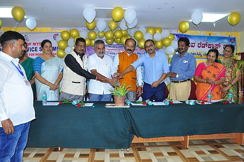 ಸಮಾಜಕ್ಕೆ ಸಲ್ಲಿಸುವ ಸೇವೆ ಮುಖ್ಯ:ವಕೀಲ ದೇವರಾಜೇಗೌಡ ಕಿವಿಮಾತು